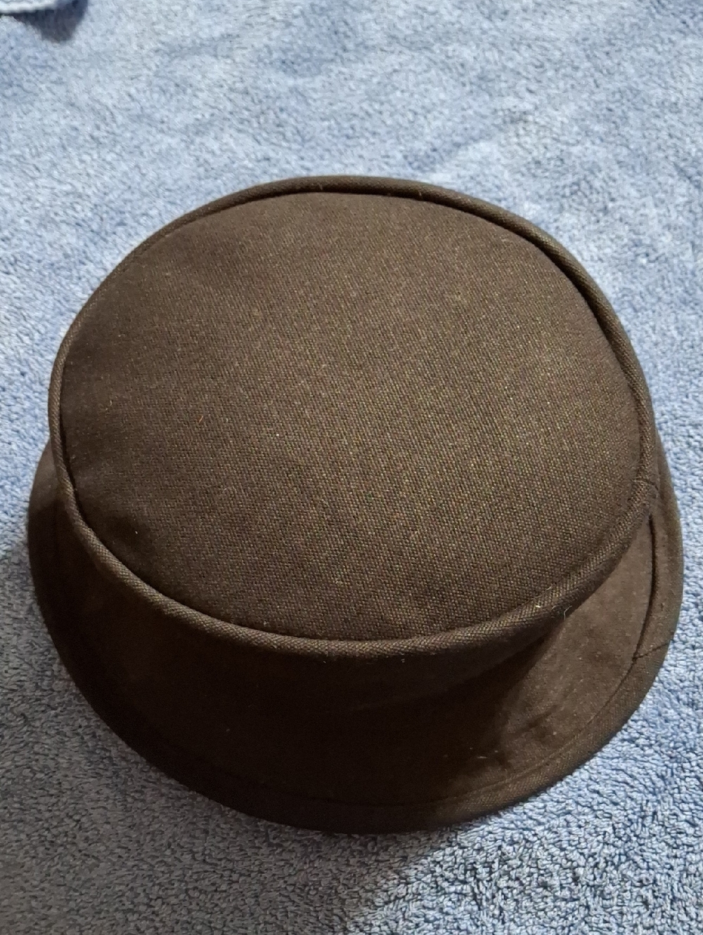 Women’s Black Bucket Hat — Minimalist Everyday Style